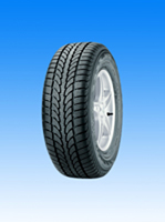 Der Testsieger Nokian WR bietet kurzen Bremsweg und festen Grip im Winter    Foto: Nokian Tyres