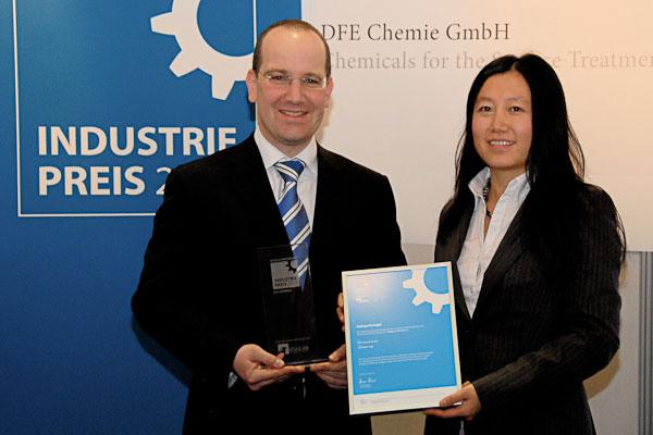 Oliver Paessens, Geschäftsführer (links) und Dr. Mei Yu, Projekt Manager Oliver Paessens, Geschäftsführer (links) und Dr. Mei Yu, Projekt Manager