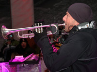 'Trumpet Man' DJ Gordon Edge heizte dem Publikum im Snow Atrium auf 2.450 Höhenmetern ein 'Trumpet Man' DJ Gordon Edge heizte dem Publikum im Snow Atrium auf 2.450 Höhenmetern ein