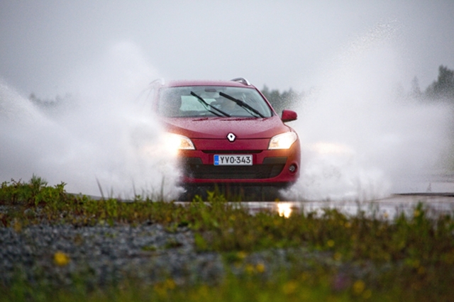 Nokian-Reifen sind vielfache Testsieger und werden unter extremsten Bedingungen des Nordens getestet Nokian-Reifen sind vielfache Testsieger und werden unter extremsten Bedingungen des Nordens getestet