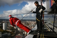 Bloß nicht hängen lassen: Bei Weihnachtsgeschenken zählt die zündende Idee. Bloß nicht hängen lassen: Bei Weihnachtsgeschenken zählt die zündende Idee.