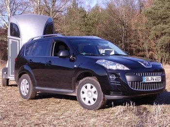Pferdeanhänger-Zugfahrzeugtest auf www.mit-Pferden-reisen.de: Peugeot 4007 HDi