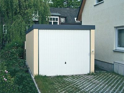Der 20. April und eine Fertiggarage von Exklusiv-Garagen als Geburtstagsgeschenk in 2011 Der 20. April und eine Fertiggarage von Exklusiv-Garagen als Geburtstagsgeschenk in 2011
