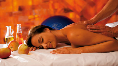Apfelmassage im Styrian Spa