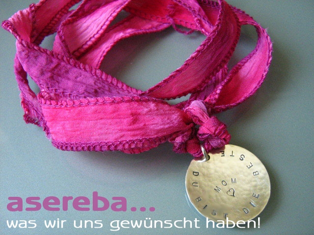 Asereba-Charms mit individuellem Wunschtext zum Muttertag Asereba-Charms mit individuellem Wunschtext zum Muttertag