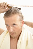 Bei ContactSkin ist kein sichtbarer Übergang von Haarsystem zur Kopfhaut erkennbar Bei ContactSkin ist kein sichtbarer Übergang von Haarsystem zur Kopfhaut erkennbar