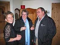 v.l.: Monika Martin mit Gisela und Christian Kaufmann, Gebietsverkaufsleiter Scottish & Newcastle