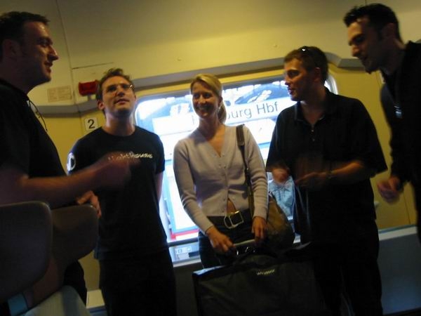 A-Cappella Hamburg: Quartett singt im Hamburger Hauptbahnhof A-Cappella Hamburg: Quartett singt im Hamburger Hauptbahnhof