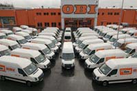 Die ALD Automotive übergab am Stammsitz der Baumarktkette OBI in Wermelskirchen 50 Transporter
