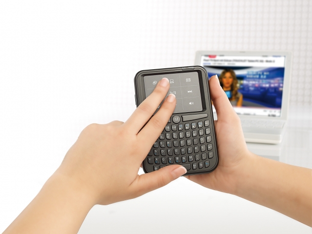 GeneralKeys Kabellose Micro-Tastatur QWERTZ 2,4 GHz mit Multi-Tochpad GeneralKeys Kabellose Micro-Tastatur QWERTZ 2,4 GHz mit Multi-Tochpad