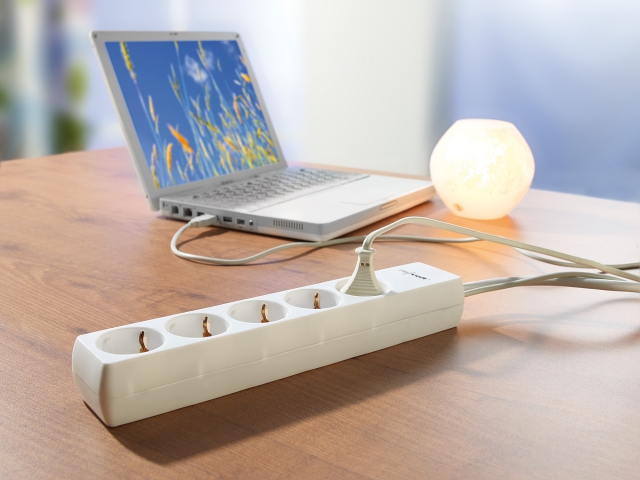 revolt Automatische USB-gesteuerte Steckdosenleiste revolt Automatische USB-gesteuerte Steckdosenleiste