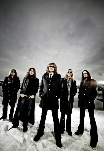 Here he goes again: David Coverdales Whitesnake live in der Rodahalle