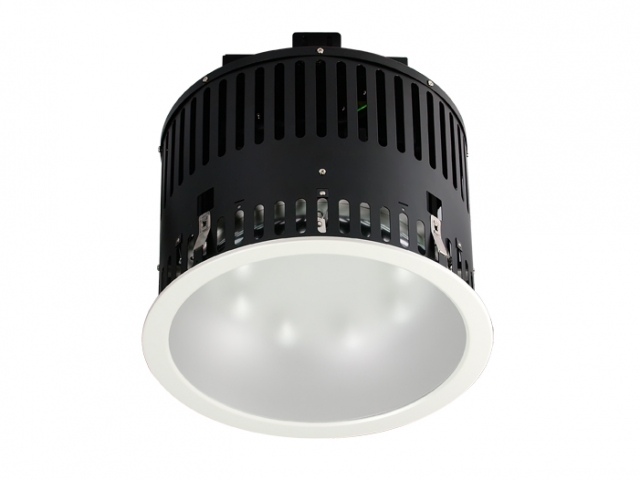 XBright LED EPOCH VIII - wartungsarme Hallentiefstrahler als energieeffizienter Ersatz für konventio