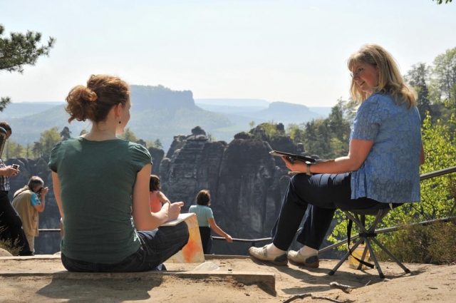 Wandern, malen und genießen: Elbsandsteingebirge lädt im August zur Malerwegwoche Wandern, malen und genießen: Elbsandsteingebirge lädt im August zur Malerwegwoche