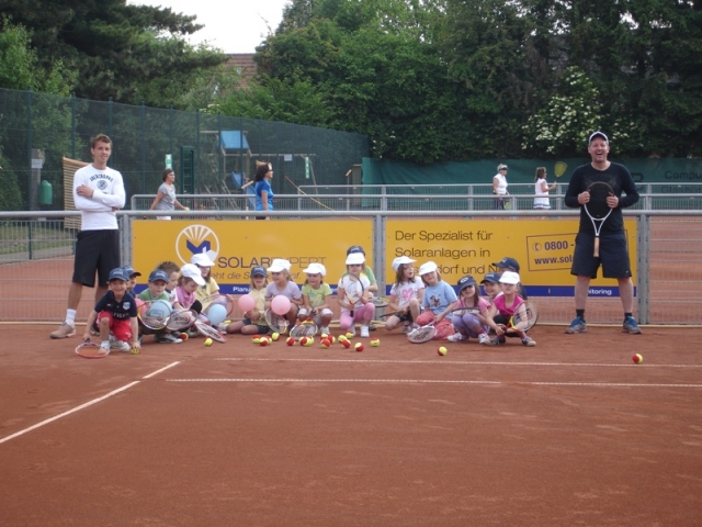 Düsseldorfer Solarexpert unterstützt Tennis-Nachwuchs Düsseldorfer Solarexpert unterstützt Tennis-Nachwuchs