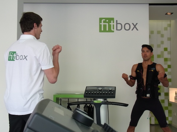 Oscar Loya beim 20 Minuten Workout in der fitbox Oscar Loya beim 20 Minuten Workout in der fitbox