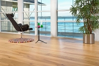 Modernes Parkett aus Eichenholz Modernes Parkett aus Eichenholz