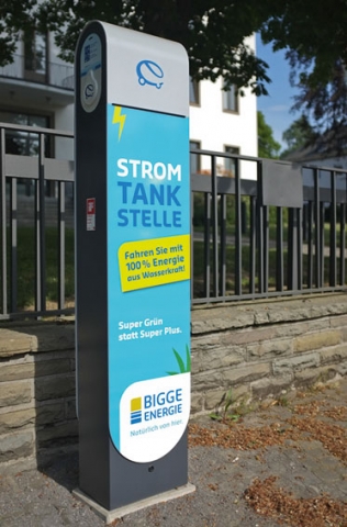Elektromobilität: Naturstrom aus Wasserkraft von BIGGE ENERGIE wirkt auf der Straße Elektromobilität: Naturstrom aus Wasserkraft von BIGGE ENERGIE wirkt auf der Straße