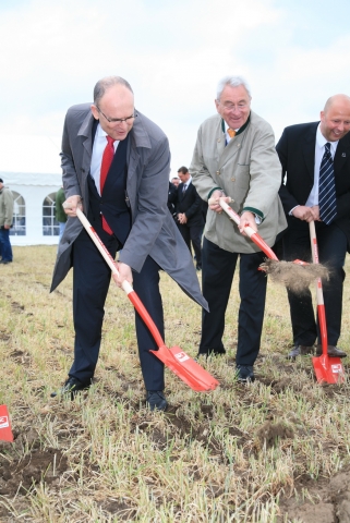 IBC SOLAR gibt Startsignal für Solarpark in Mecklenburg-Vorpommern IBC SOLAR gibt Startsignal für Solarpark in Mecklenburg-Vorpommern