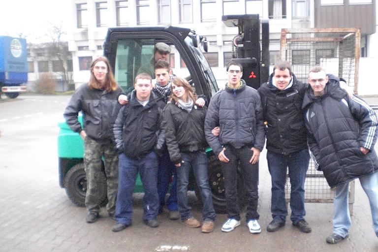 Die Teilnehmergruppe der FAW auf dem Betriebsgelände der Deula RLP in Bad Kreuznach Die Teilnehmergruppe der FAW auf dem Betriebsgelände der Deula RLP in Bad Kreuznach