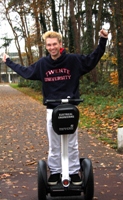 Electrical Engineering Studenten lernen u.a., wie man moderne Fortbewegungsmittel entwickelt. Electrical Engineering Studenten lernen u.a., wie man moderne Fortbewegungsmittel entwickelt.