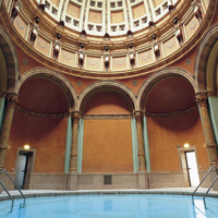 Der Kuppelbau im Friedrichsbad vereint Elemente aus dem Petersdom und aus dem Pantheon in Rom