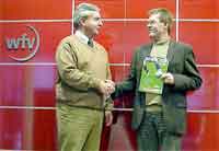 Michael Hurler vom wfv und Rainer Lederer von Erhard Sport freuen sich über die neue Kooperation Michael Hurler vom wfv und Rainer Lederer von Erhard Sport freuen sich über die neue Kooperation