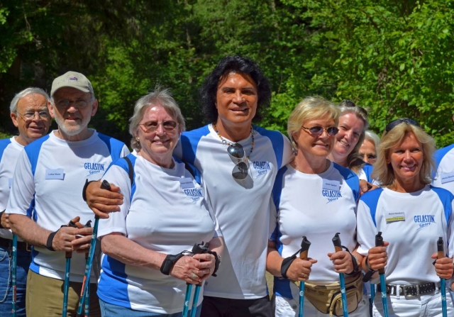 Costa Cordalis in Aktion beim Nordic Walking Event der ATRO ProVita GmbH Costa Cordalis in Aktion beim Nordic Walking Event der ATRO ProVita GmbH
