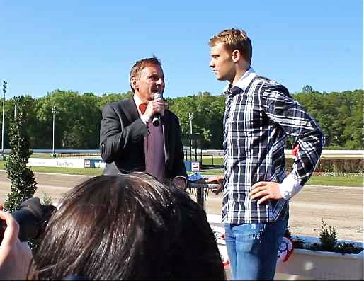 Peter Illmann moderierte Bild-Pokal an