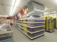 Supermarktregal von Witron, das sich selbst befüllt (Foto: Witron). Supermarktregal von Witron, das sich selbst befüllt (Foto: Witron).