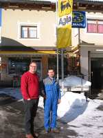 von links: Inhaber und Geschäftsführer Gian Ulrich Pitsch mit Peter Pobitzer von links: Inhaber und Geschäftsführer Gian Ulrich Pitsch mit Peter Pobitzer
