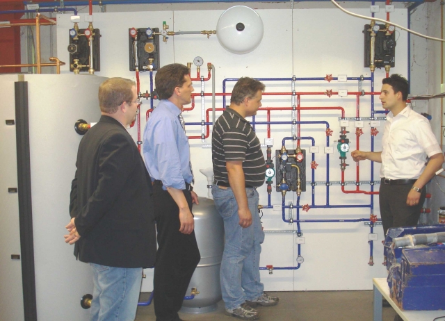 Oranier Heiztechnik: Schulungen zuökologischen Heizsystem stoßen auf positive Resonanz Oranier Heiztechnik: Schulungen zuökologischen Heizsystem stoßen auf positive Resonanz