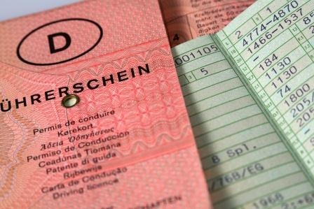 Verkehrs-Rechtsschutzversicherung: bei drohender Kündigung kein Fahrverbot