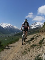 Biker auf dem Weg ins Tal Biker auf dem Weg ins Tal