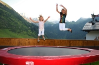 Kinder auf dem Trampolin Kinder auf dem Trampolin