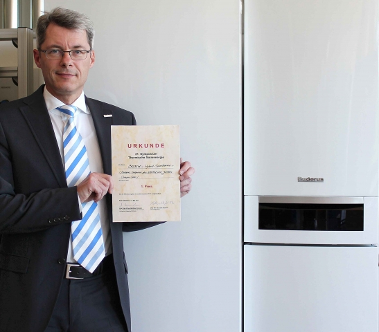 Neue Brennwert-Solar-Hybrid-Unit gewinnt Innovationspreis Neue Brennwert-Solar-Hybrid-Unit gewinnt Innovationspreis