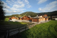 Blick auf das Anwesen (Post Alpina)