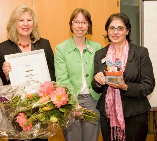 Elena Pérez erhält den WOMAN´s Networking Award 2011 Elena Pérez erhält den WOMAN´s Networking Award 2011