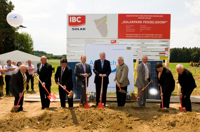 IBC SOLAR gibt Startsignal für Jura Solarparks in Oberfranken IBC SOLAR gibt Startsignal für Jura Solarparks in Oberfranken