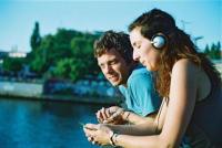 Hörspaziergänger in Berlin-Mitte mit Audioguide von stadt im ohr