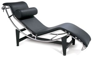 Top Bauhaus Designmöbel Angebot: Le Corbusier Chaise Lounge CL4 und EG Adjustable Table im Bundle