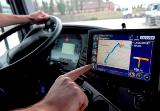 Ein Fahrer nimmt über den CarCube neue Aufträge entgegen und navigiert zum Ziel. Ein Fahrer nimmt über den CarCube neue Aufträge entgegen und navigiert zum Ziel.