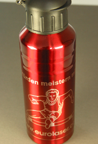 Lasertechnik: Gravur auf Trinkflasche Lasertechnik: Gravur auf Trinkflasche