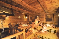 Familie in Sauna (Dolomiten Residenz) Familie in Sauna (Dolomiten Residenz)