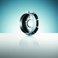 Hybridgeschmiedeter Bremstopf: In Kombination reduzieren Aluminium und Stahl das Gewicht um 4,5 Kg Hybridgeschmiedeter Bremstopf: In Kombination reduzieren Aluminium und Stahl das Gewicht um 4,5 Kg