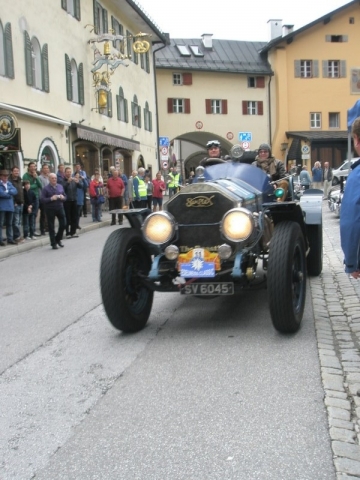 Sensationeller Erfolg der Benefiz-Oldtimerrallye Sensationeller Erfolg der Benefiz-Oldtimerrallye