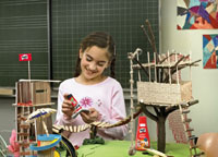 Mit dem Pritt Klebestift und Pritt Schulkleber kann die Bastelstunde beginnen. Foto: Henkel Pritt Mit dem Pritt Klebestift und Pritt Schulkleber kann die Bastelstunde beginnen. Foto: Henkel Pritt
