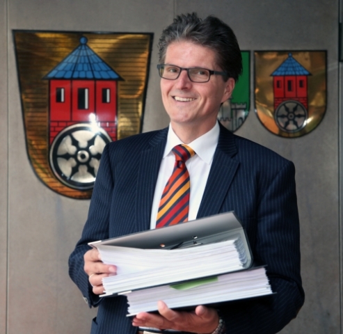 Landratskandidat Guido Halfter reichtüber 1000 Unterstützungsunterschriften ein