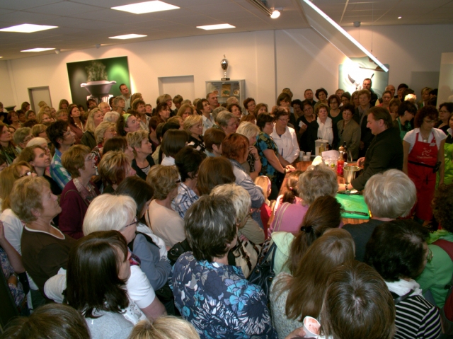 Erfolgreiche Neueröffnung des Vorwerk Thermomix Studios in Regensburg am vergangenen Samstag Erfolgreiche Neueröffnung des Vorwerk Thermomix Studios in Regensburg am vergangenen Samstag
