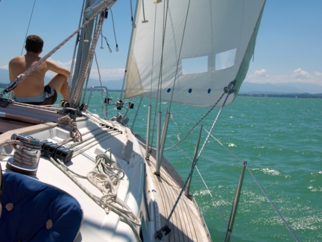 Räkeln, nippen, Segel hissen: Ein Jet-Set Tag für jedermann am Starnberger See Räkeln, nippen, Segel hissen: Ein Jet-Set Tag für jedermann am Starnberger See